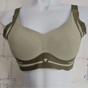 Green Smoothing Wireless Padded Bra size Large Stretch Wide Adjustable Straps